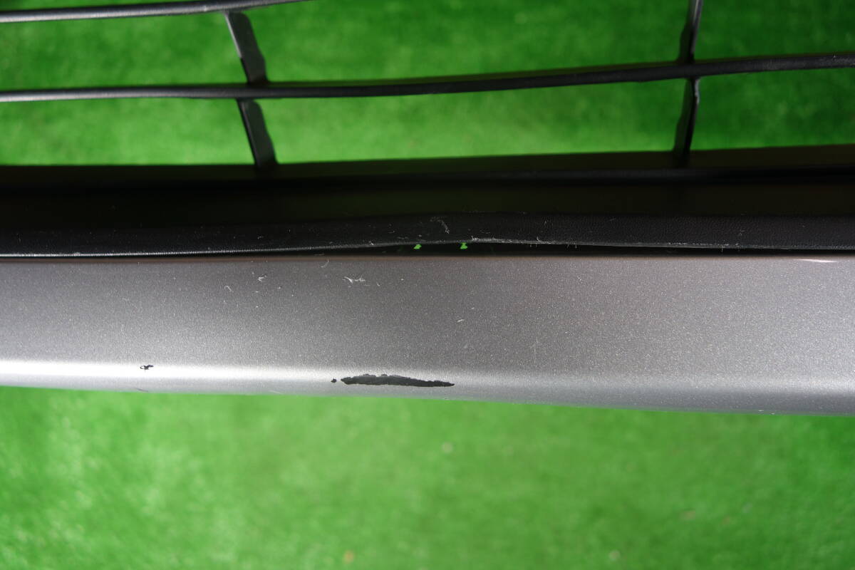 21395 ZVW51 (後期) プリウス フロントバンパー +上下グリル 1F7 シルバー 52119-47740_画像6