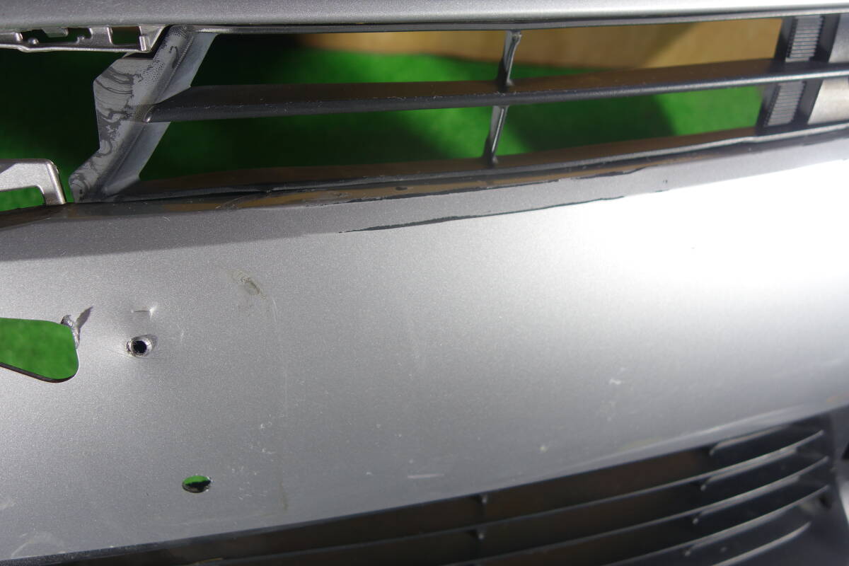 21395 ZVW51 (後期) プリウス フロントバンパー +上下グリル 1F7 シルバー 52119-47740_画像4