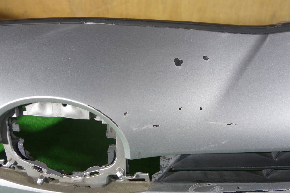 21395 ZVW51 (後期) プリウス フロントバンパー +上下グリル 1F7 シルバー 52119-47740_画像2