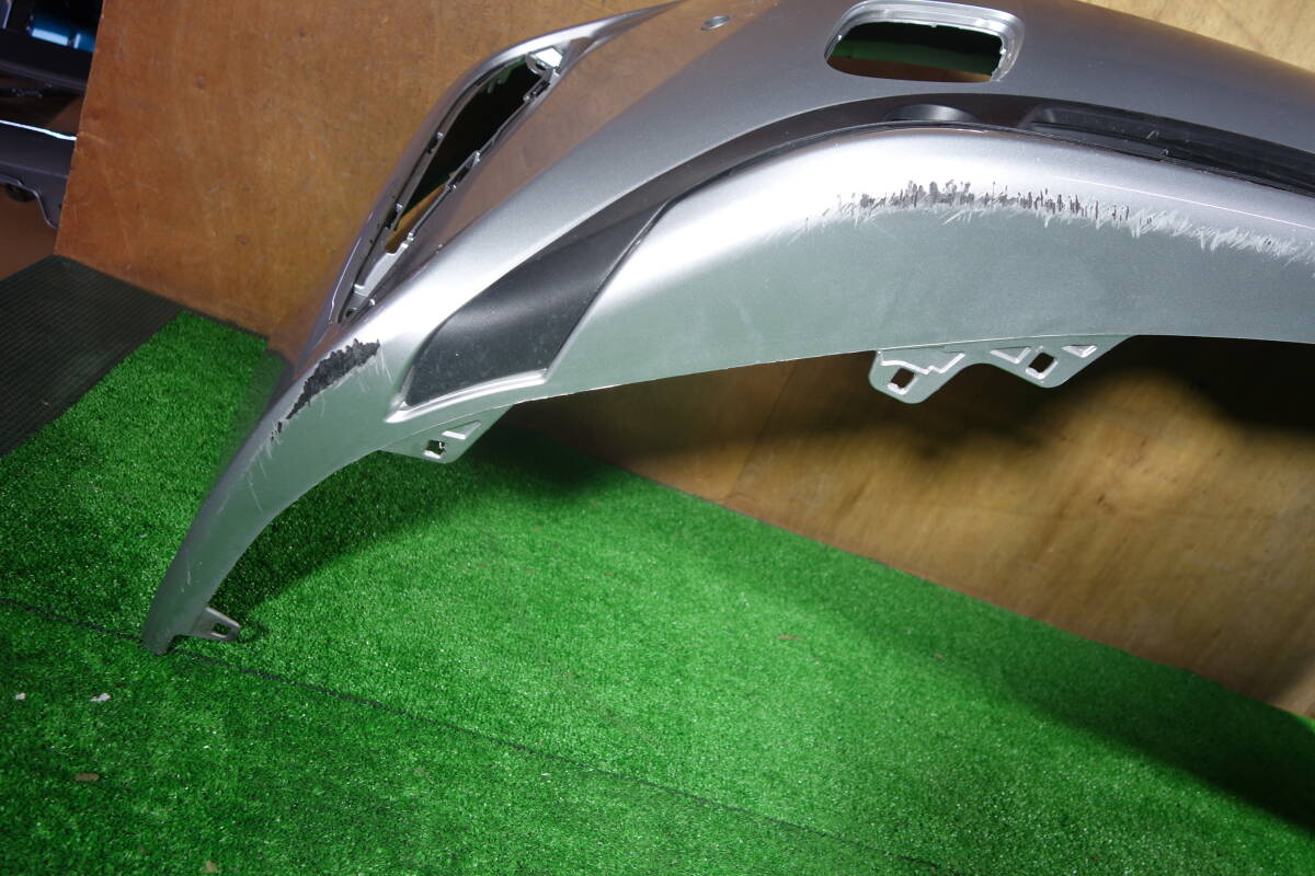 21395 ZVW51 (後期) プリウス フロントバンパー +上下グリル 1F7 シルバー 52119-47740_画像9