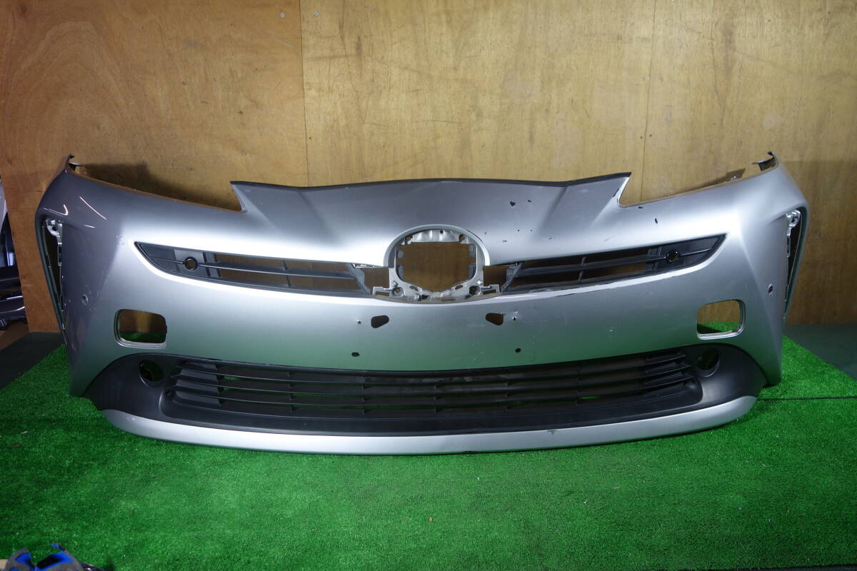 21395 ZVW51 (後期) プリウス フロントバンパー +上下グリル 1F7 シルバー 52119-47740_画像1