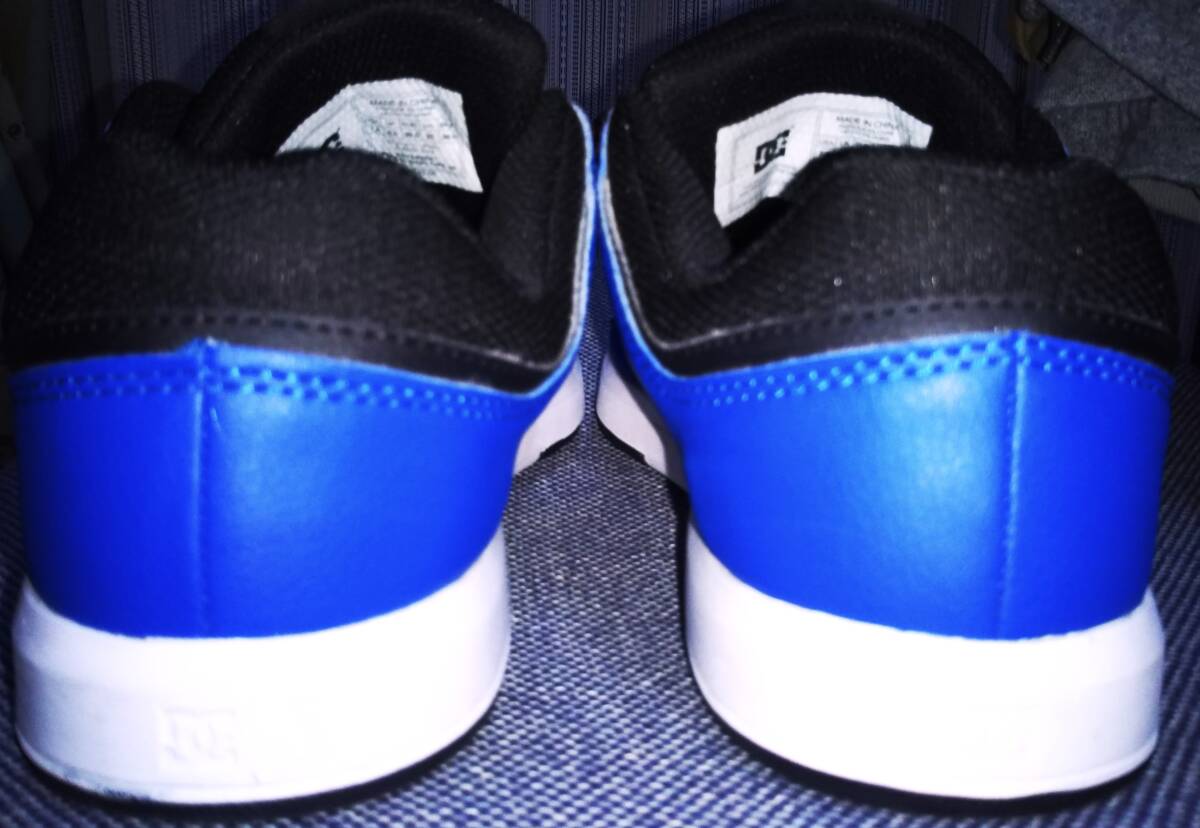 即決・送料込み★DC SHOES DCシューズ★良品・ローカットスニーカー ADYS400081★紺ｘ黒 US7(25cm)_画像3
