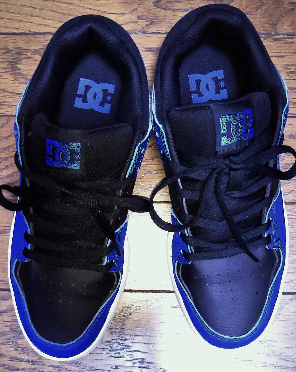即決・送料込み★DC SHOES DCシューズ★良品・ローカットスニーカー ADYS400081★紺ｘ黒 US7(25cm)_画像1