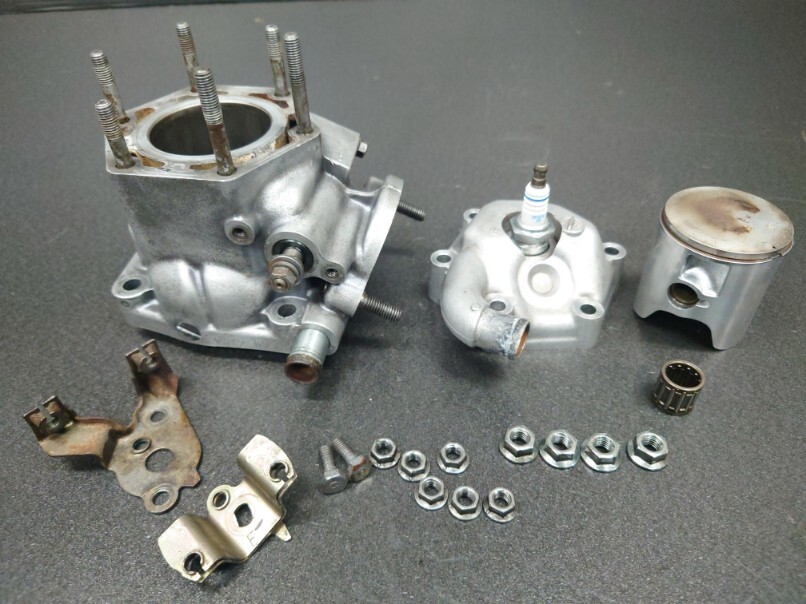 NSR250RK 89年HRC F3レーサー純正 美品 腰上シリンダー ピストンSETフロントバンク エンジン RCバルブ排気デバイスNSR250 MC18 MC21 RS250_画像1