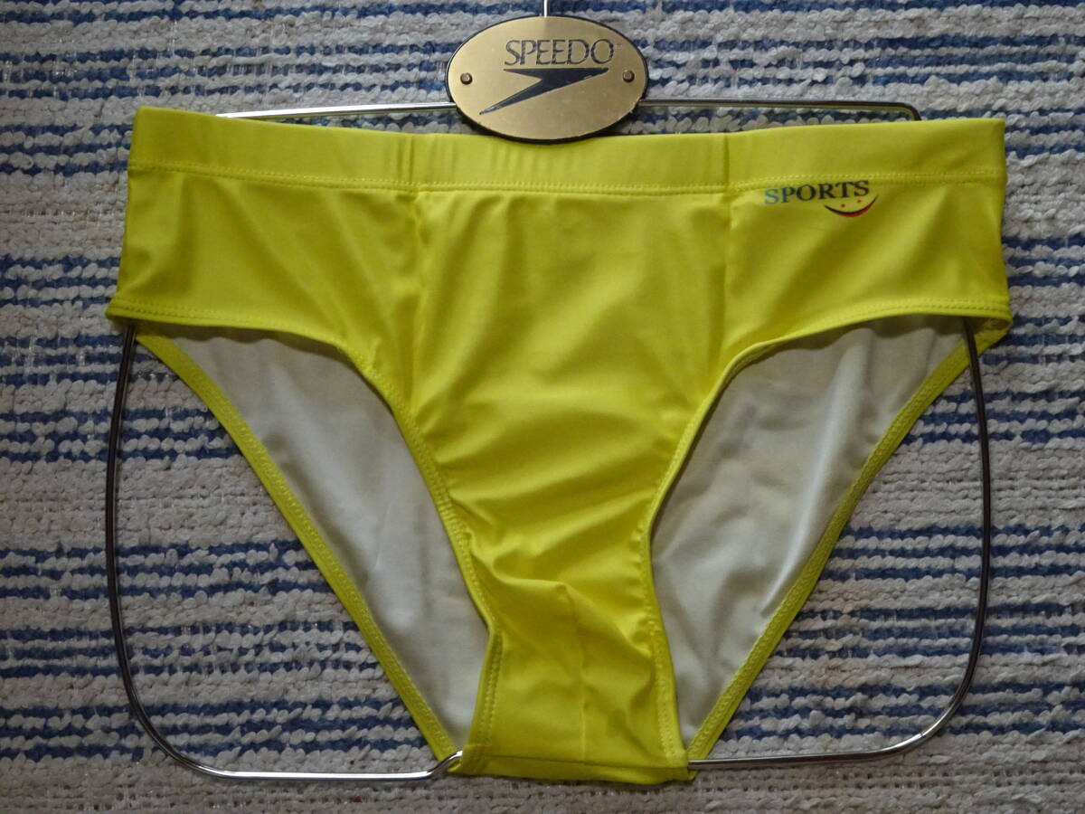 233 さわやかなデザインのスイムビキニパンツ SizeS イエロー×サイド・スポーツロゴ 新品_画像1