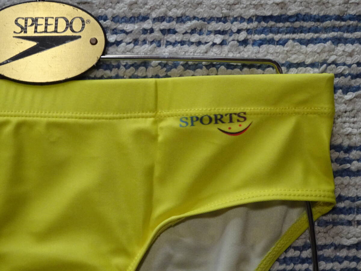 233 さわやかなデザインのスイムビキニパンツ SizeS イエロー×サイド・スポーツロゴ 新品_画像2