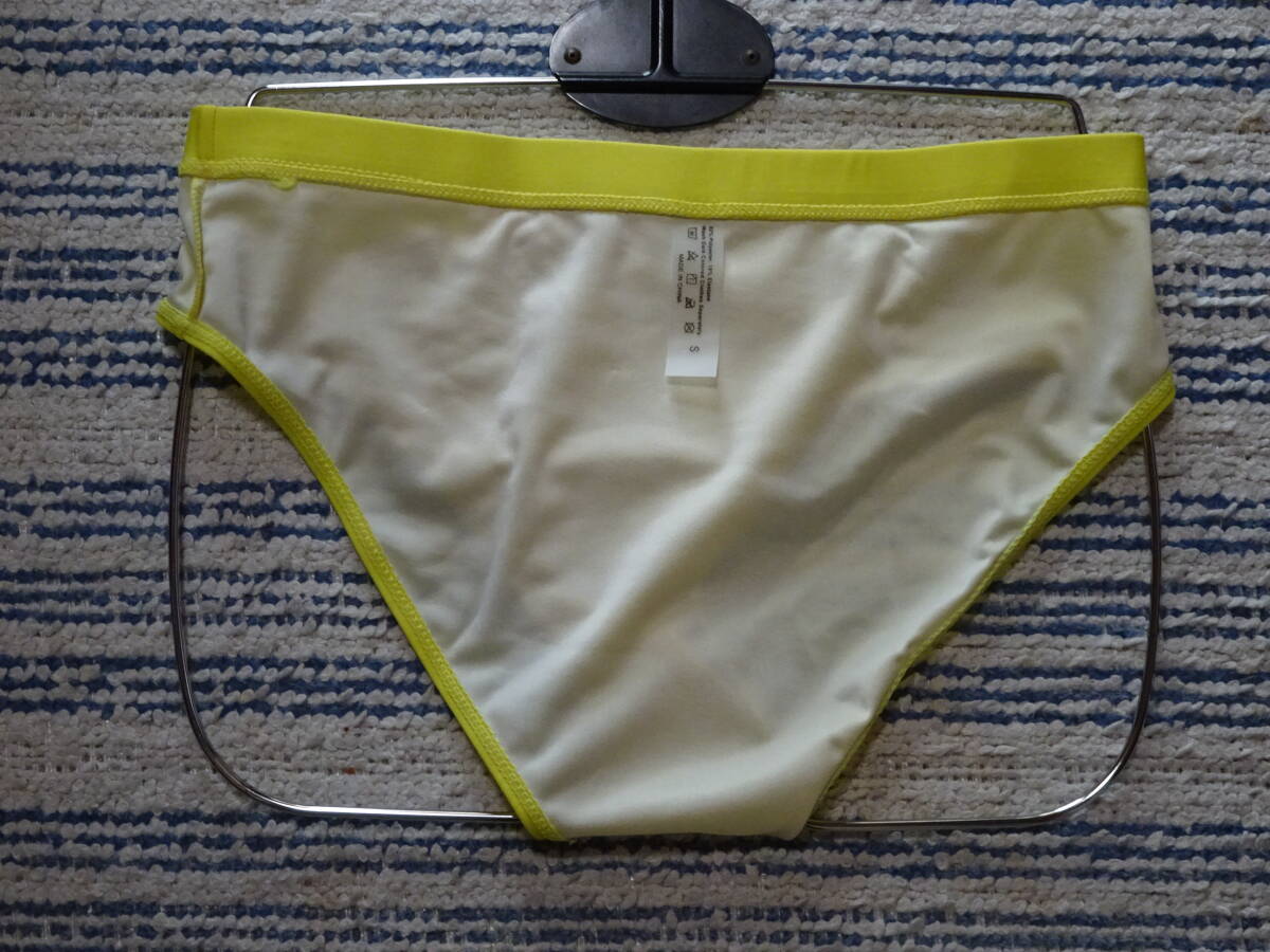 233 さわやかなデザインのスイムビキニパンツ SizeS イエロー×サイド・スポーツロゴ 新品_画像5