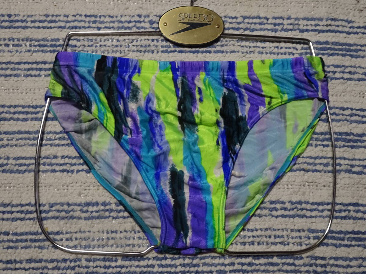 204　際どいＶカットスイムビキニパンツ　クタパン素材　ストライプ　SizeＭ　中古_画像1