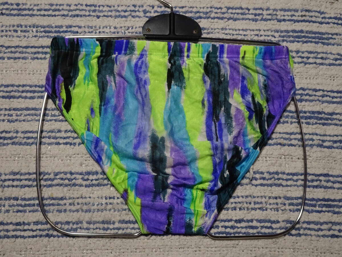 204　際どいＶカットスイムビキニパンツ　クタパン素材　ストライプ　SizeＭ　中古_画像2