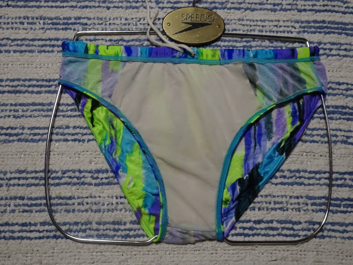 204　際どいＶカットスイムビキニパンツ　クタパン素材　ストライプ　SizeＭ　中古_画像3