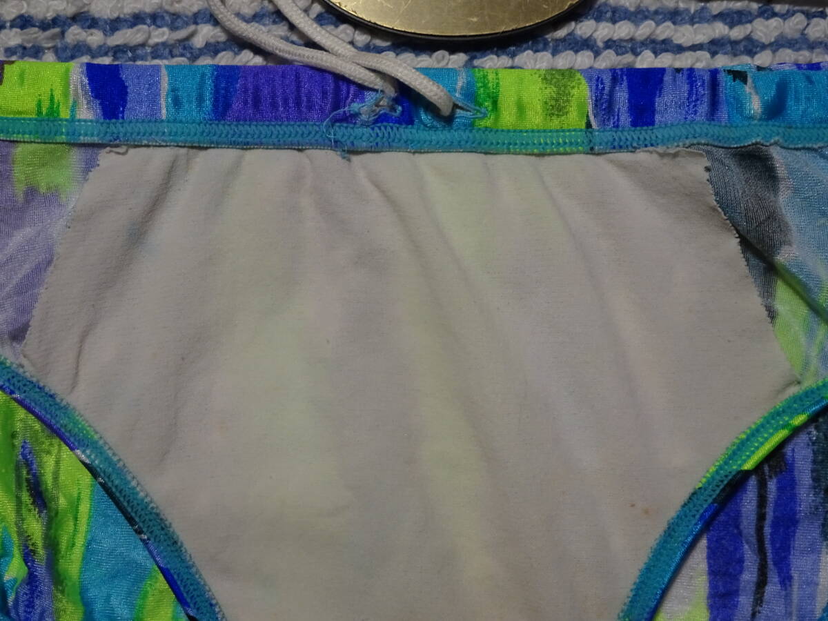 204　際どいＶカットスイムビキニパンツ　クタパン素材　ストライプ　SizeＭ　中古_画像4