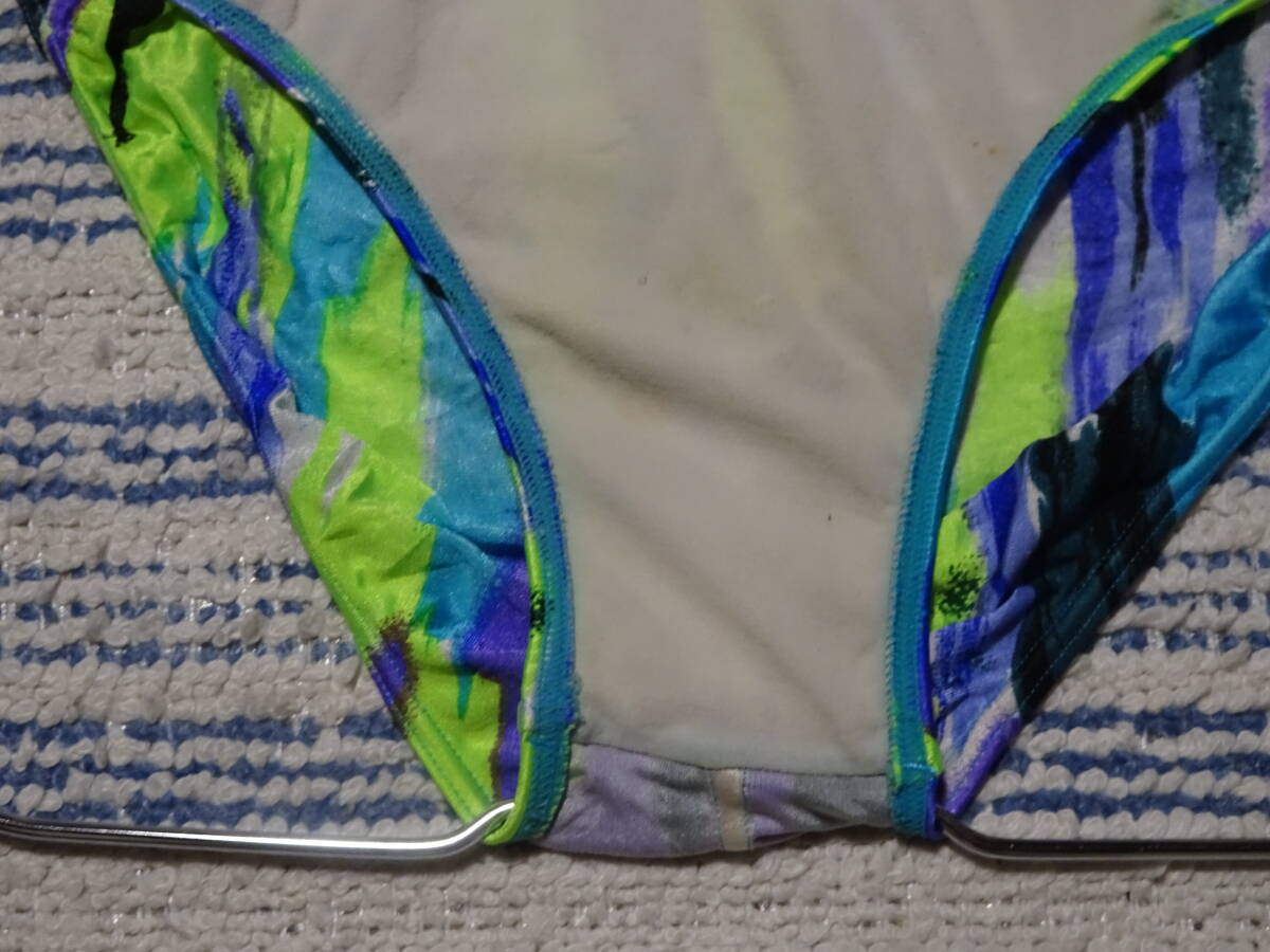 204　際どいＶカットスイムビキニパンツ　クタパン素材　ストライプ　SizeＭ　中古_画像5