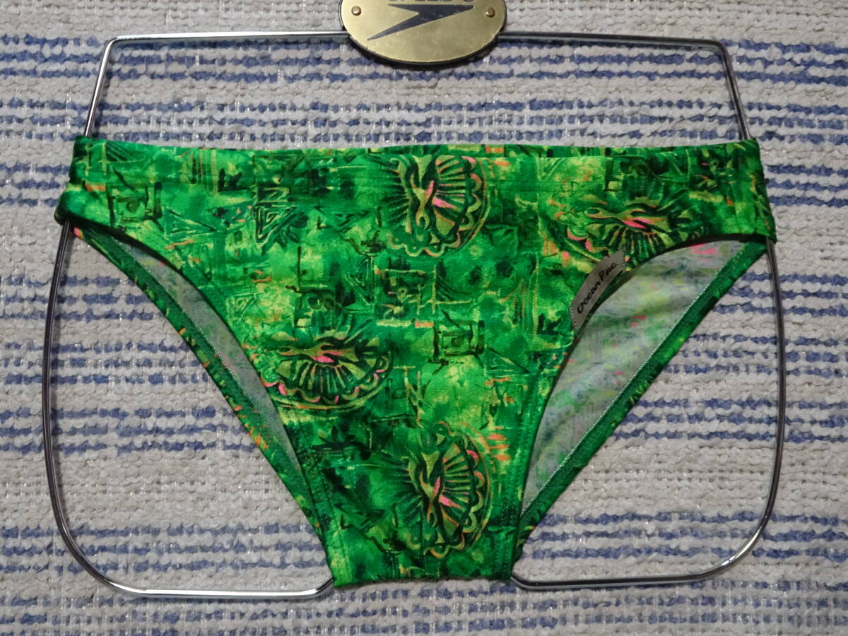 473　Ｌ　Ocean Pacificオーシャンパシフィック　際どいVカットデザインのスイムビキニパンツ 　SizeＬ　グリーン系の柄　中古_画像1