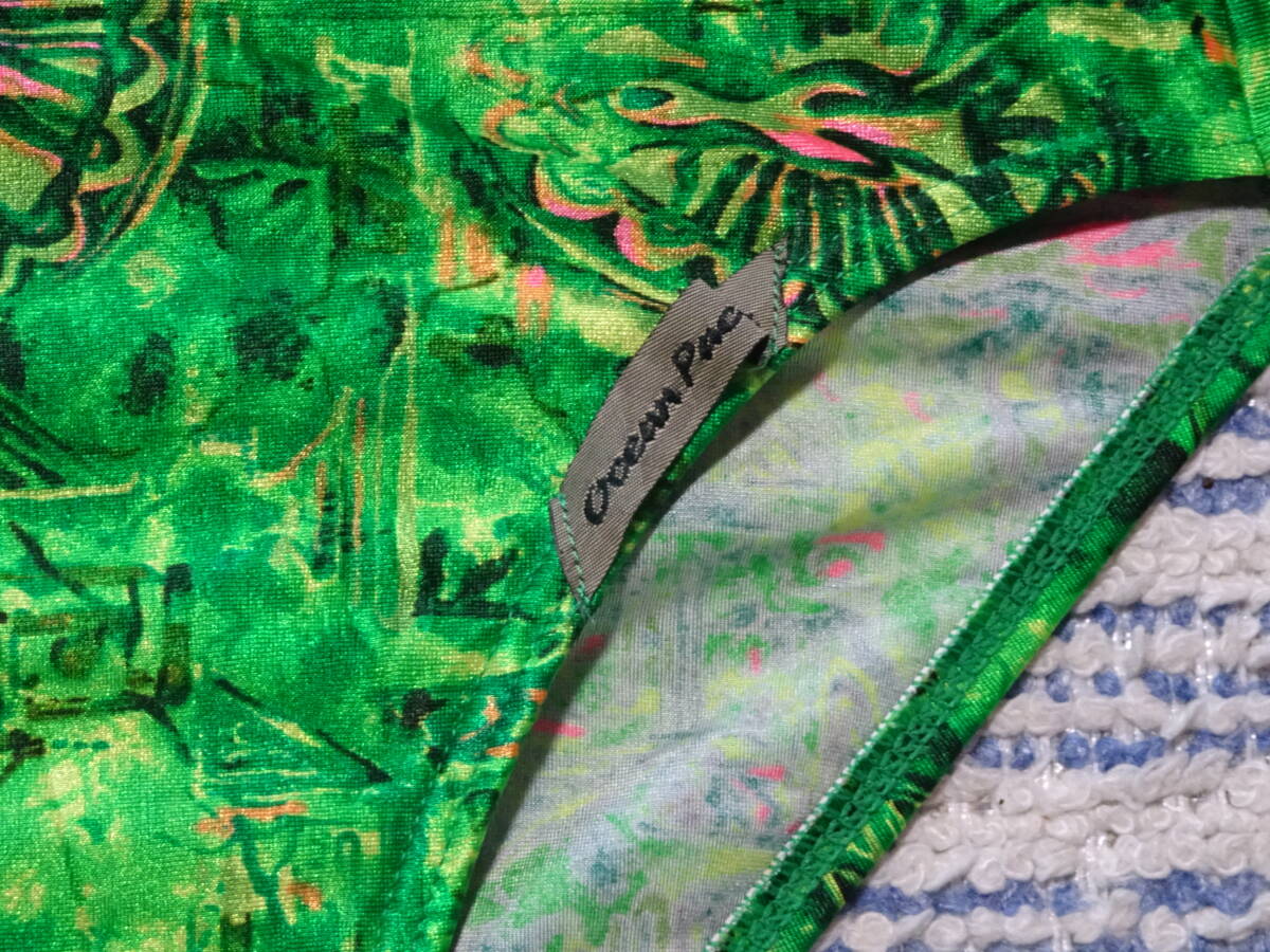 473　Ｌ　Ocean Pacificオーシャンパシフィック　際どいVカットデザインのスイムビキニパンツ 　SizeＬ　グリーン系の柄　中古_画像2