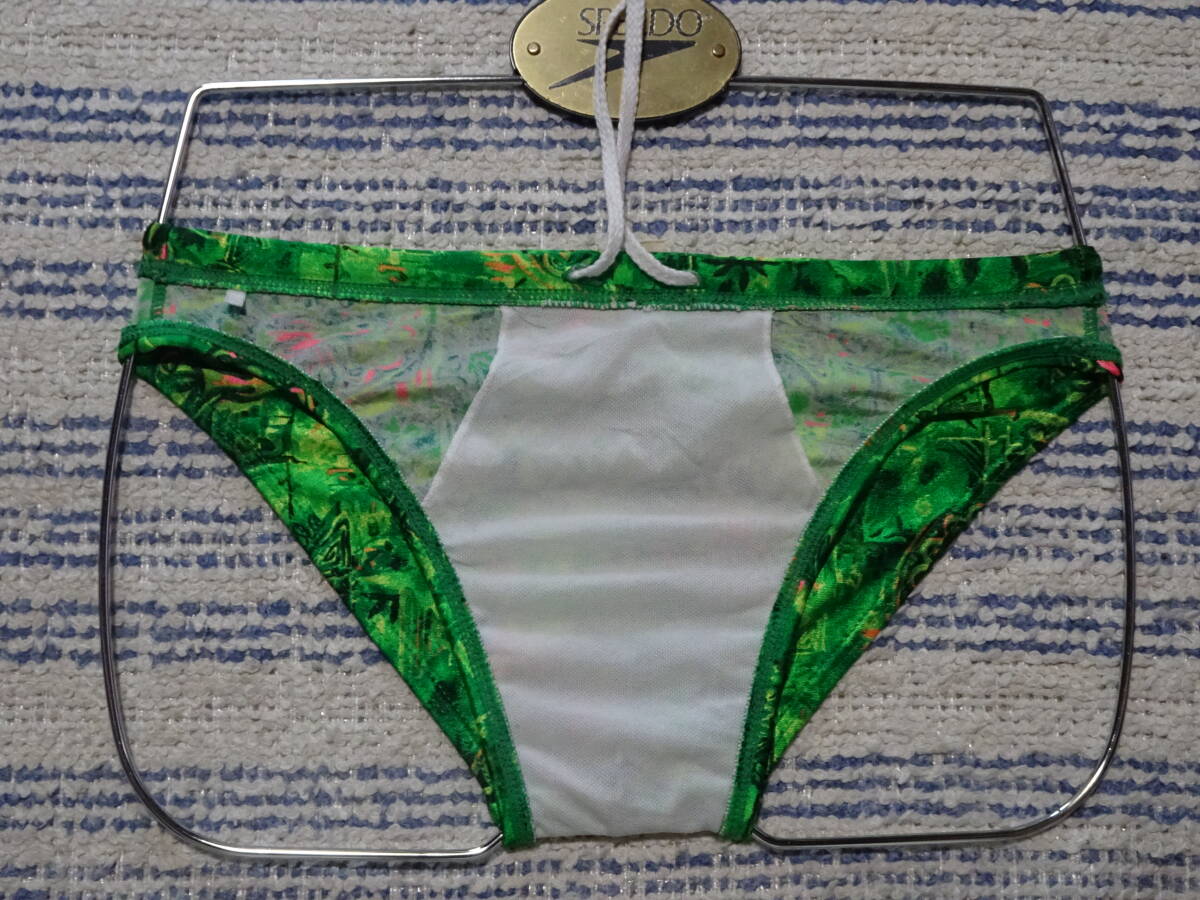 473　Ｌ　Ocean Pacificオーシャンパシフィック　際どいVカットデザインのスイムビキニパンツ 　SizeＬ　グリーン系の柄　中古_画像4