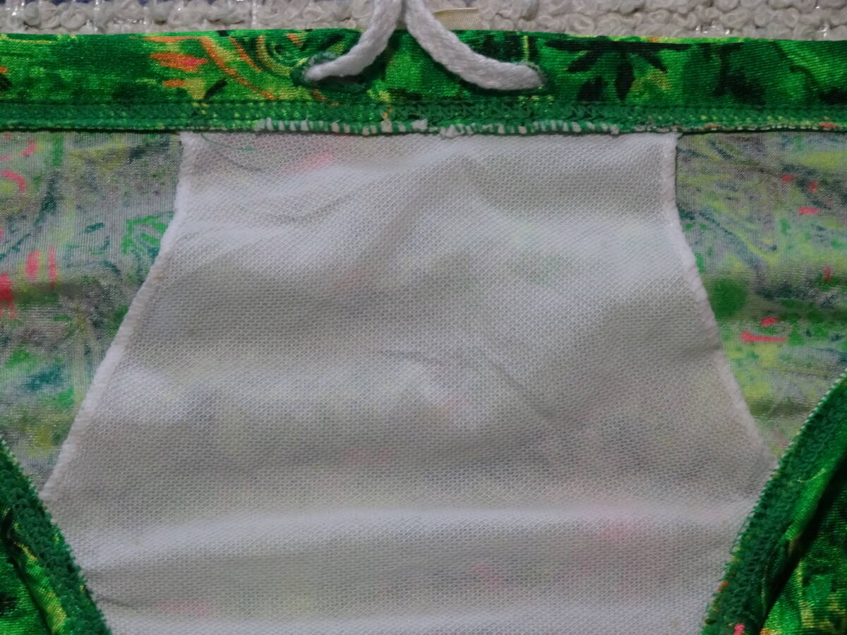 473　Ｌ　Ocean Pacificオーシャンパシフィック　際どいVカットデザインのスイムビキニパンツ 　SizeＬ　グリーン系の柄　中古_画像5