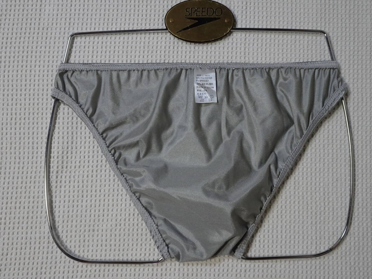 248　Ｌ　エラスティン素材の光沢のあるビキニパンツ　SizeＬ　シルバーメタリック　新品未使用_画像4