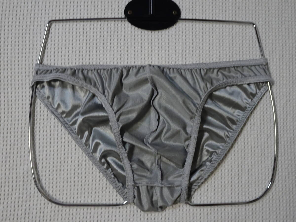 248　Ｌ　エラスティン素材の光沢のあるビキニパンツ　SizeＬ　シルバーメタリック　新品未使用_画像5