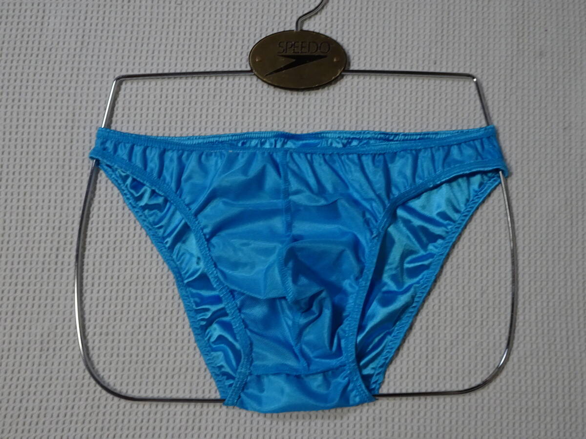 249　Ｌ　エラスティン素材の光沢のあるビキニパンツ　SizeＬ　サックスブルー　新品未使用_画像3