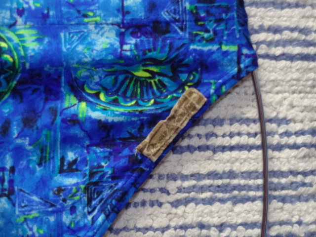 440 日本ニット ツルツルサラサラ素材のスイムビキニパンツ SizeM ブルー×イエロー×グリーン×ブラックの柄デザイン 中古_画像3