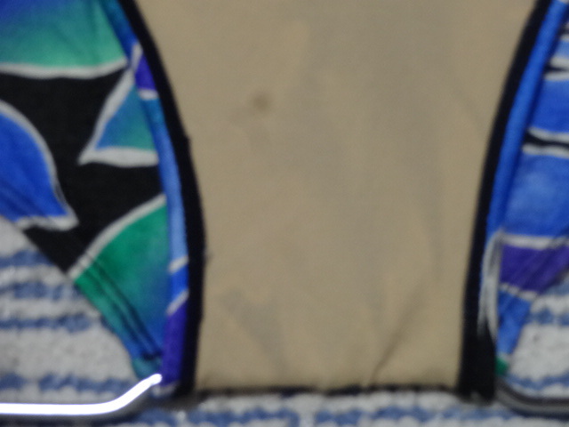 453　鋭いＶカットデザイン・スイムビキニパンツ　SizeＬ　グリーン×パープル×ブルー×ブラック×ホワイトの柄デザイン　中古_画像5