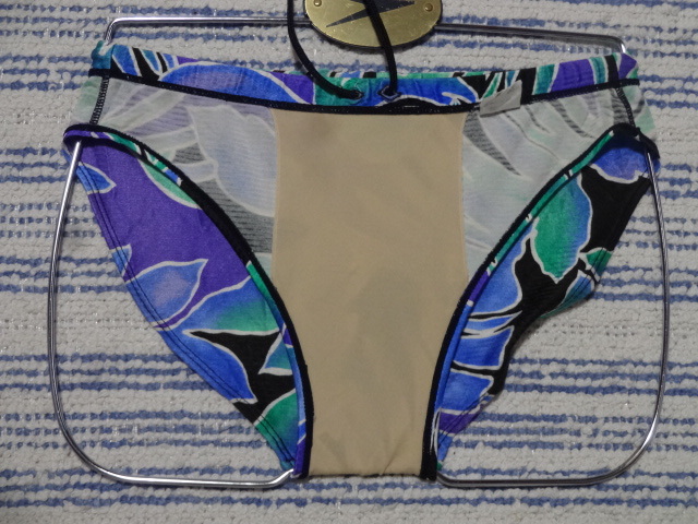 453　鋭いＶカットデザイン・スイムビキニパンツ　SizeＬ　グリーン×パープル×ブルー×ブラック×ホワイトの柄デザイン　中古_画像3