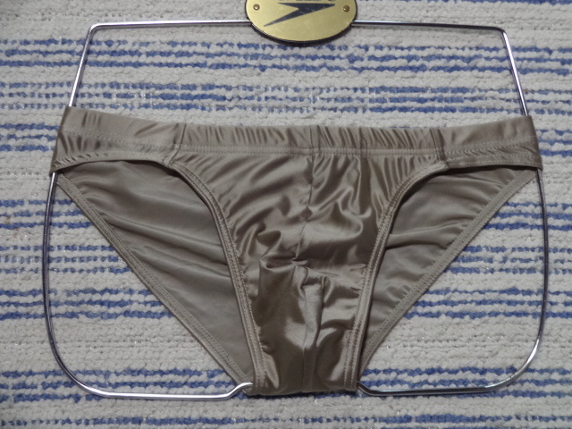 424 M プレミアム光沢素材 ビキニブリーフ SizeM ベージュ クロッチホワイトメッシュ加工 新品未使用_画像1