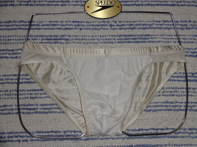 423　M　プレミアム光沢素材　ビキニブリーフ　SizeＭ　オフホワイト　クロッチホワイトメッシュ加工　新品未使用_画像3