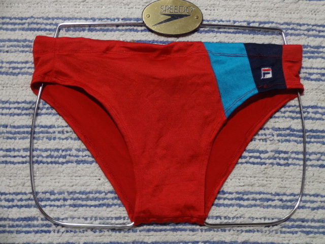 477 M FILAフィラー スイムビキニパンツ SizeM レッドベース×サイド・サックス ネイビーの切り返しデザイン 使用感の有る中古 _画像1