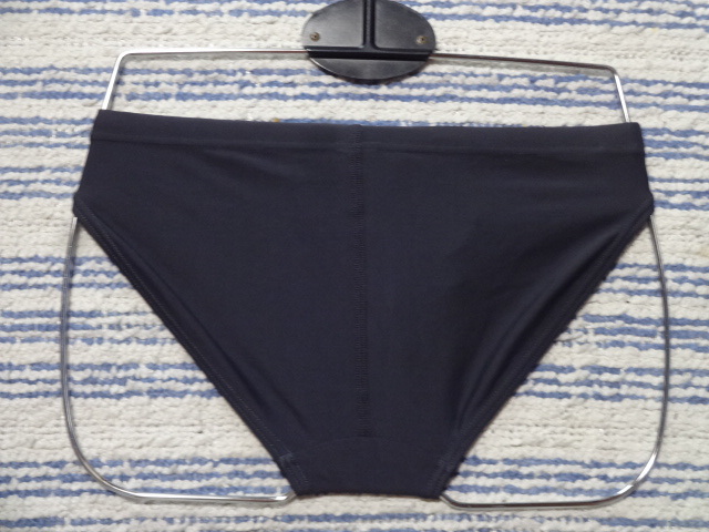 481　M　ＴＹＲブランド　ベイシックカラーのスイムビキニパンツ　SizeＭ　グレー　美品中古　_画像3