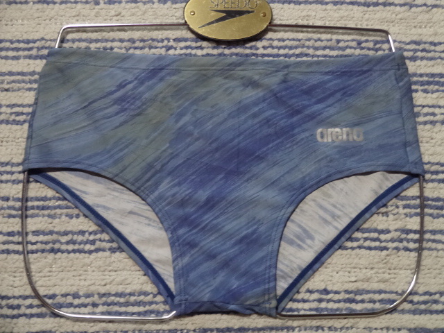 482　Ｌ　Arenaアリーナ　スイムビキニパンツ　SizeＬ　淡いサックスカラー×グレー×イエローの斜めラインの柄デザイン　中古　_画像1