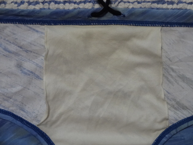 482　Ｌ　Arenaアリーナ　スイムビキニパンツ　SizeＬ　淡いサックスカラー×グレー×イエローの斜めラインの柄デザイン　中古　_画像5