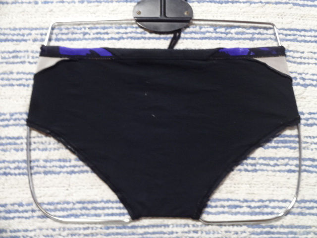 483　Ｍ　Arenaアリーナ　スイムビキニパンツ　SizeＭ　ブラックベース×サイド・パープルカラーの切り返しデザイン　中古　_画像9