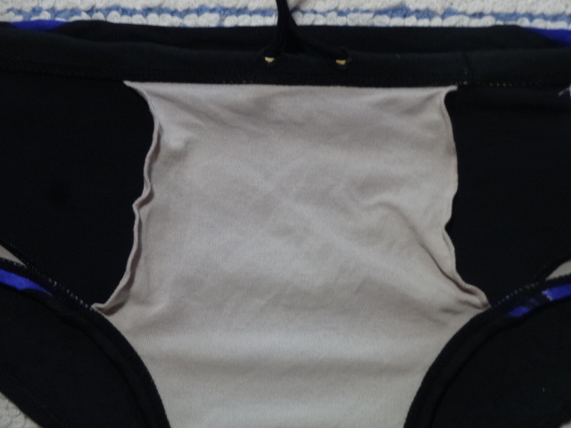 483　Ｍ　Arenaアリーナ　スイムビキニパンツ　SizeＭ　ブラックベース×サイド・パープルカラーの切り返しデザイン　中古　_画像7