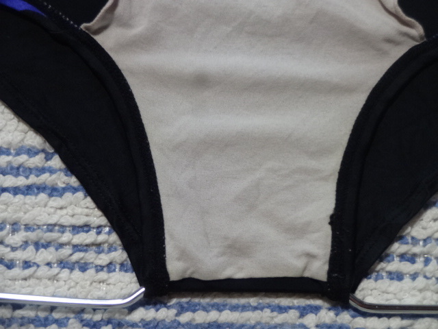 483　Ｍ　Arenaアリーナ　スイムビキニパンツ　SizeＭ　ブラックベース×サイド・パープルカラーの切り返しデザイン　中古　_画像8