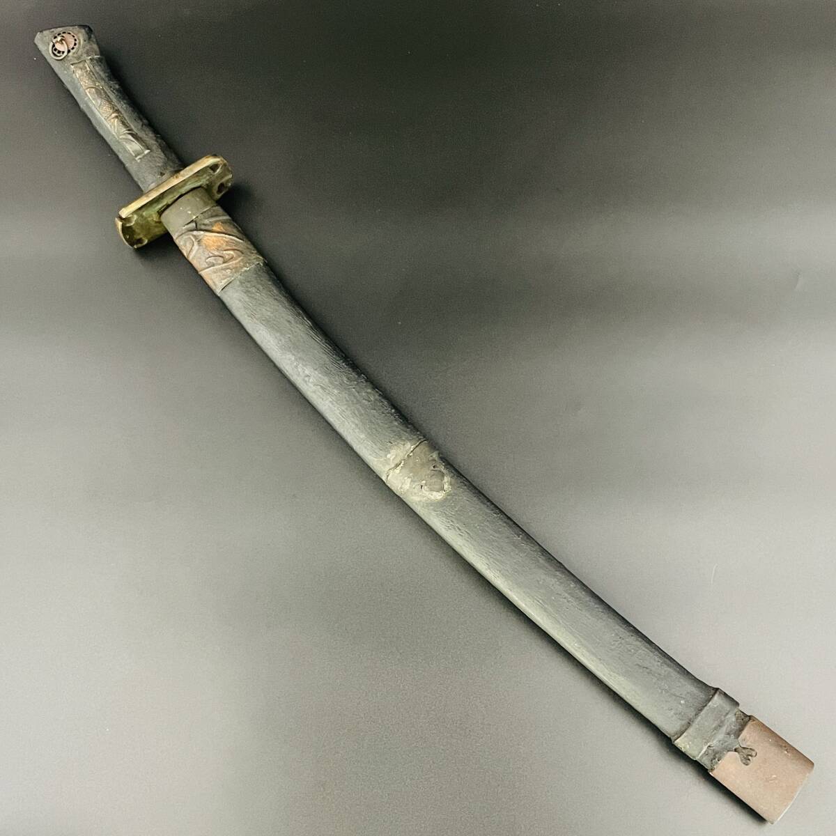 アイヌ エムシ 鉄製 タクネプイコロ意匠 透かし刃 鞘付 儀礼装飾刀 蝦夷拵え 北海道 登録不要 全長77.5cm 刃渡り57.5cm 重量1137g_画像10
