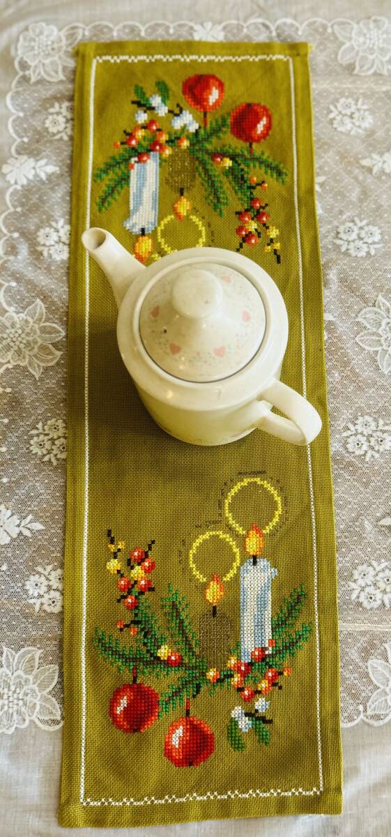 北欧クリスマス☆リネン 黄色地 キャンドルとオーナメント ランナー_画像3