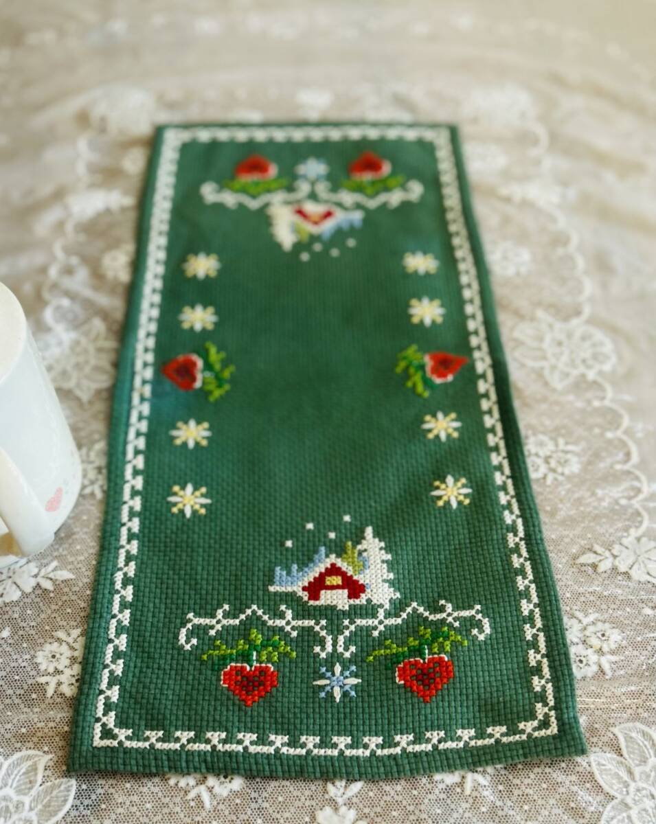 北欧クリスマス☆コットン グリーン地 クリスマスの夜 ランナー_画像1