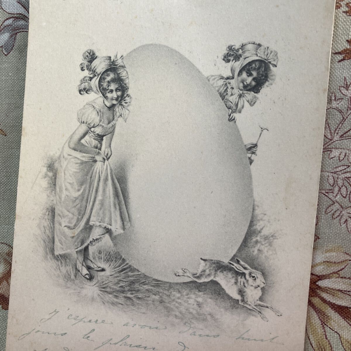 53 *アンティーク ポストカード* フランス 絵葉書 1901年 M.M.VIENNE. イースター 二人の女性 ウサギ 卵_画像2