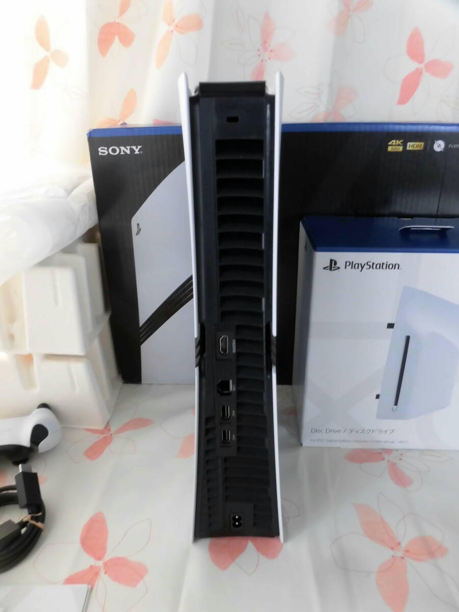 Sony PlayStation5 Pro(CFI-7000B01)ディスクドライブ非搭載ですが後付けディスクドライブ付き_画像5