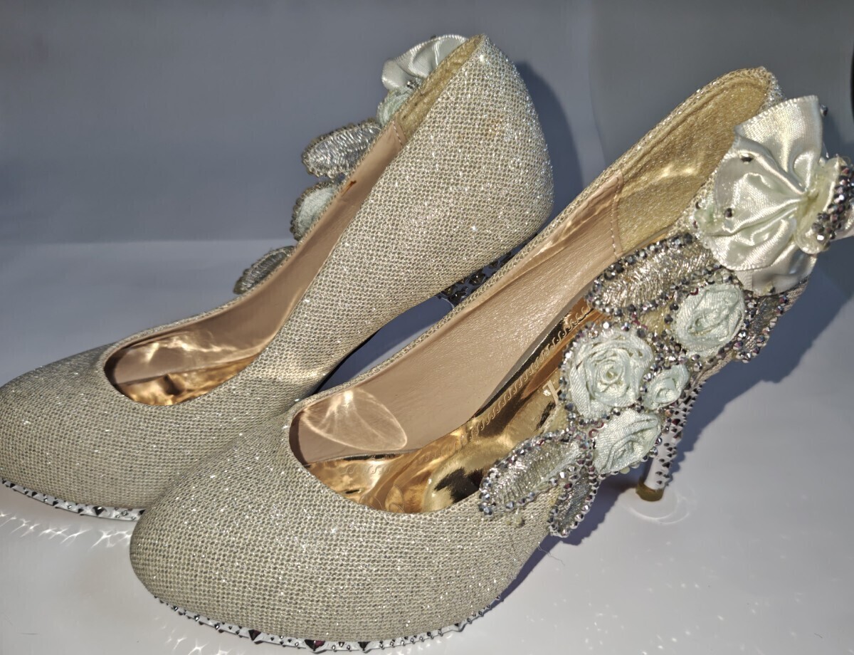 パンプス/ハイヒール/ピンヒール/ウェディングシューズ/ブライダル/キャバ☆サイズ38☆ホワイト/シルバー/ラメ/キラキラ/ビジュー_画像3