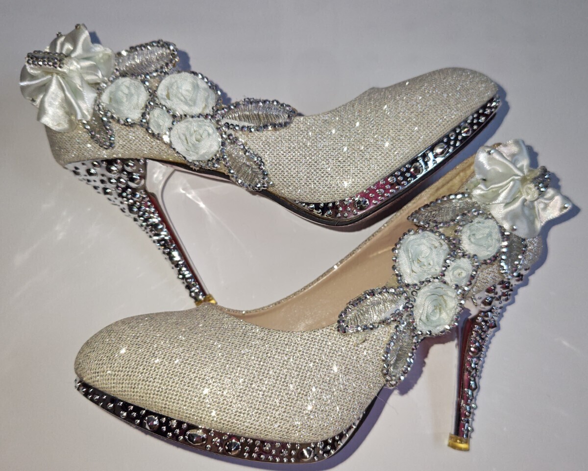 パンプス/ハイヒール/ピンヒール/ウェディングシューズ/ブライダル/キャバ☆サイズ38☆ホワイト/シルバー/ラメ/キラキラ/ビジュー_画像1