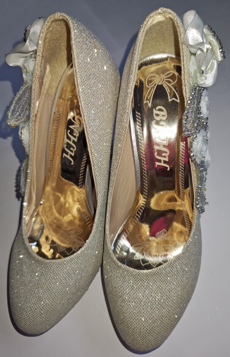 パンプス/ハイヒール/ピンヒール/ウェディングシューズ/ブライダル/キャバ☆サイズ38☆ホワイト/シルバー/ラメ/キラキラ/ビジュー_画像4