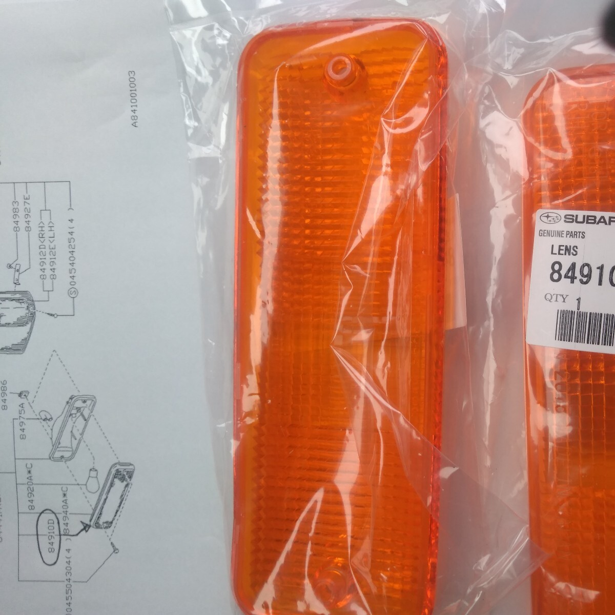 w即決　サンバーKS4　純正フロントウインカーレンズ１枚　未使用品　ウインカーランプターンランプフロントバンパーの中⑪_画像1