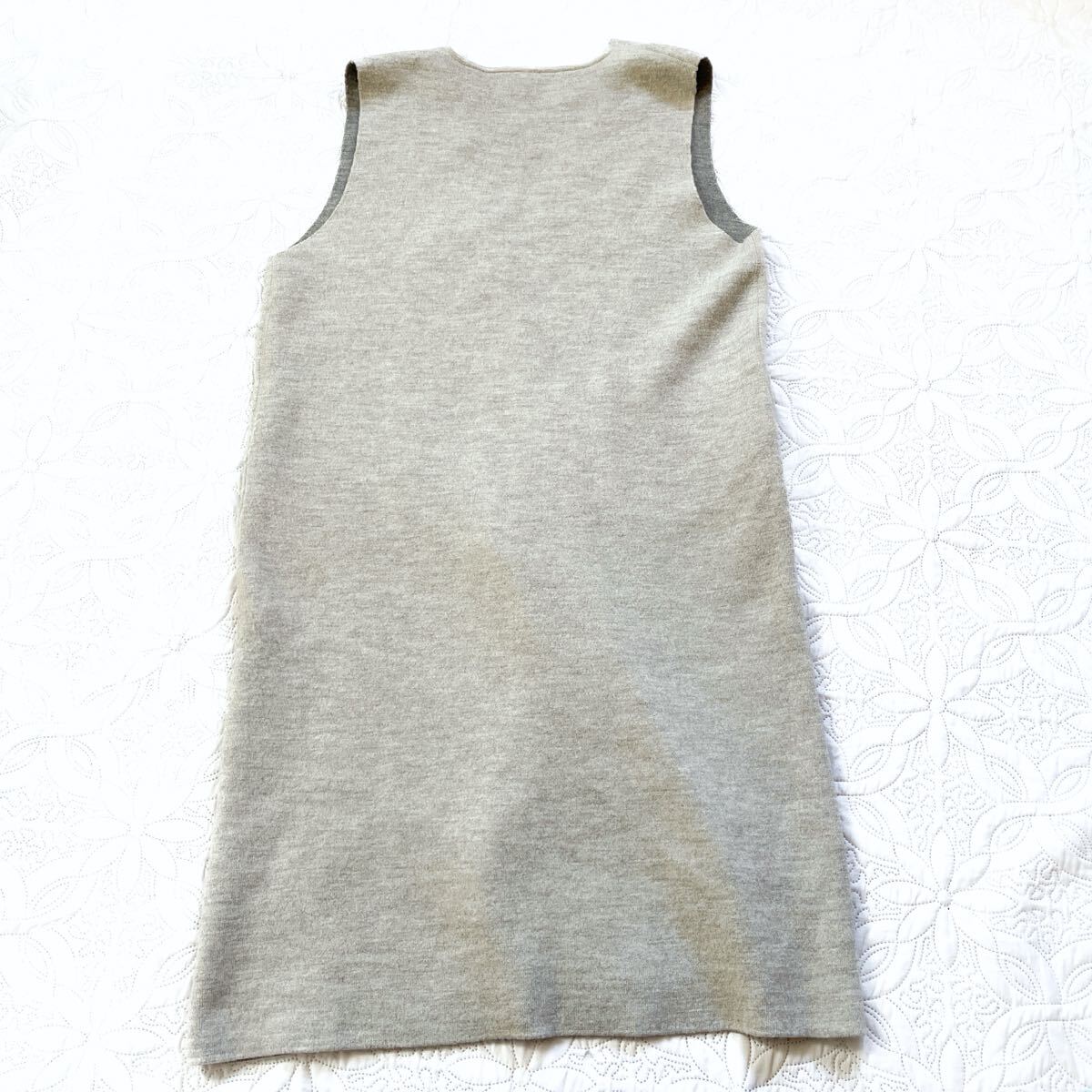 パラスパレス nume ヌメ ロングジレ ベスト グレー ブローチ付き ウール 前開き Vネック 毛 _画像2