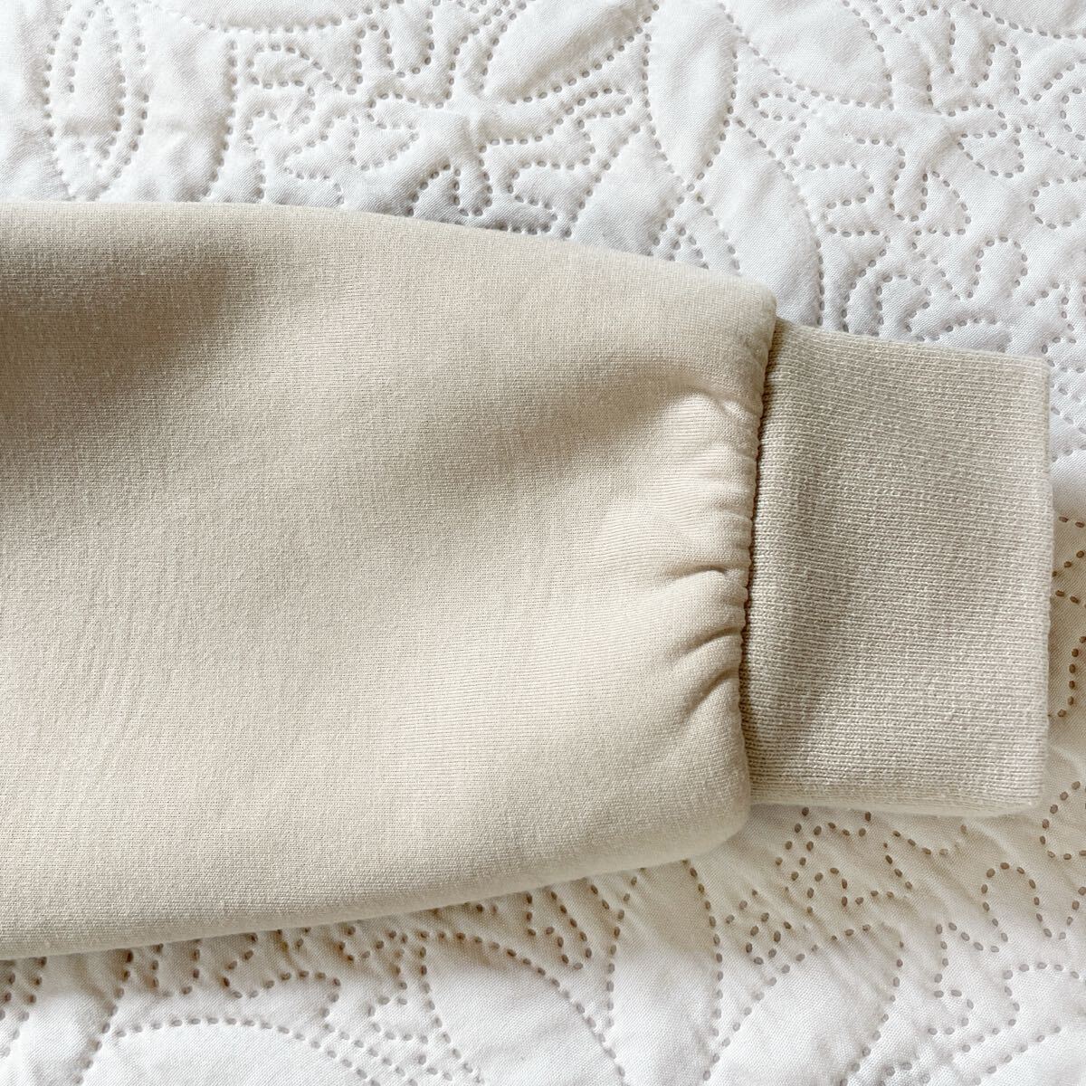 ケイトスペード　プルオーバー　150 ベージュ　フード　ペプラム　フリル　長袖　トップス　ロゴチャーム　_画像9