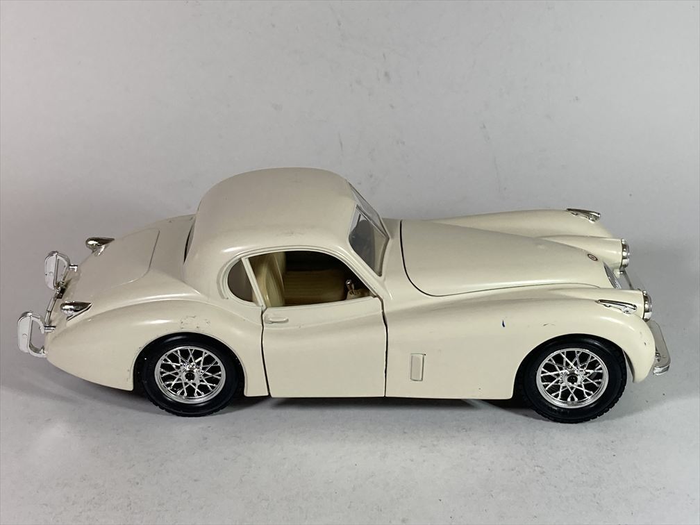  Jaguar Jaguar XK120 купе Coupe (1948) 1/24 - BBurago Bburago