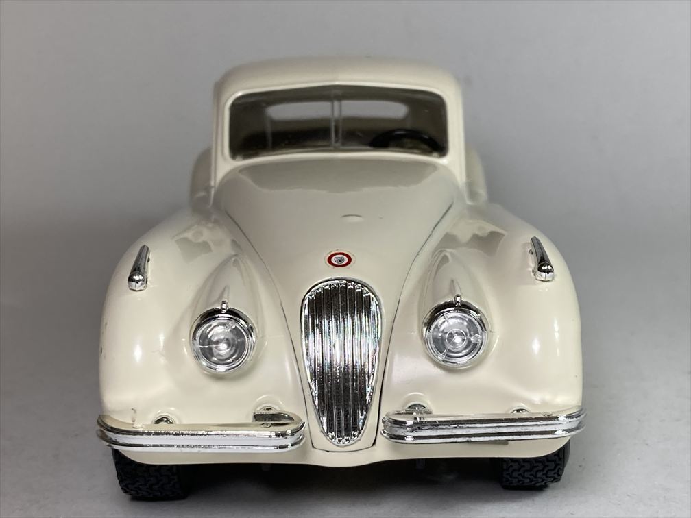  Jaguar Jaguar XK120 купе Coupe (1948) 1/24 - BBurago Bburago