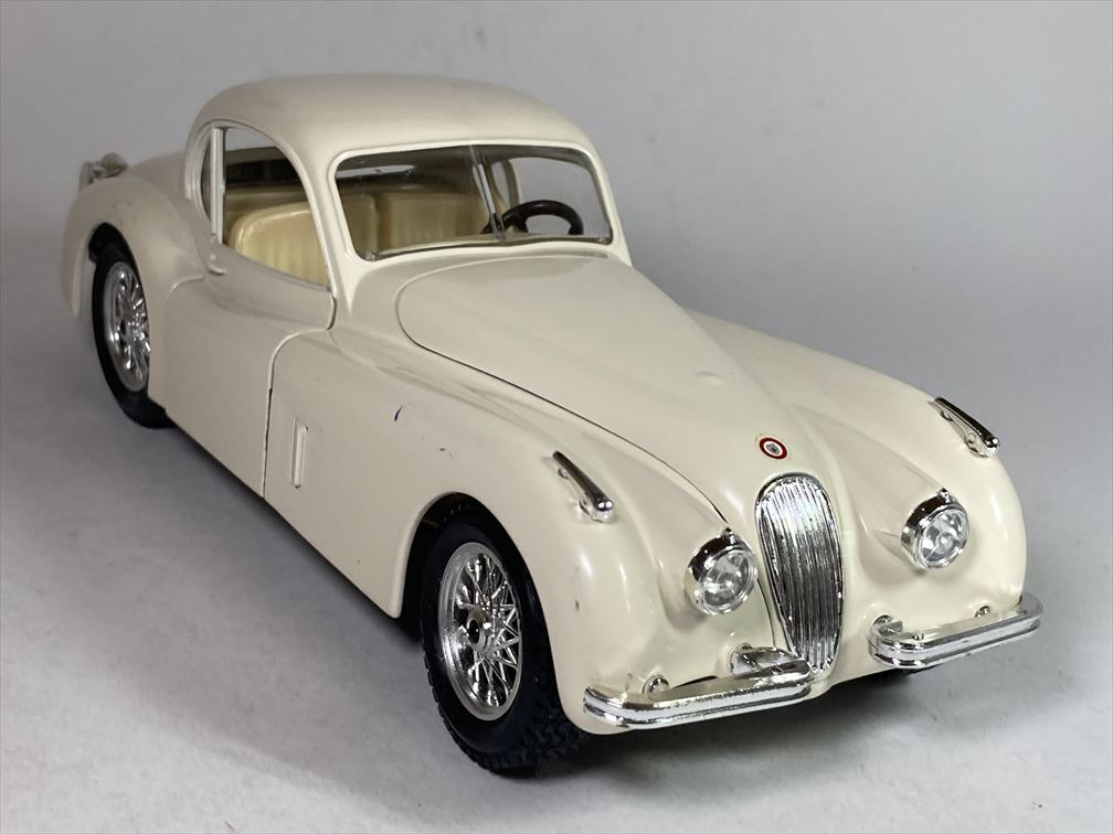  Jaguar Jaguar XK120 купе Coupe (1948) 1/24 - BBurago Bburago