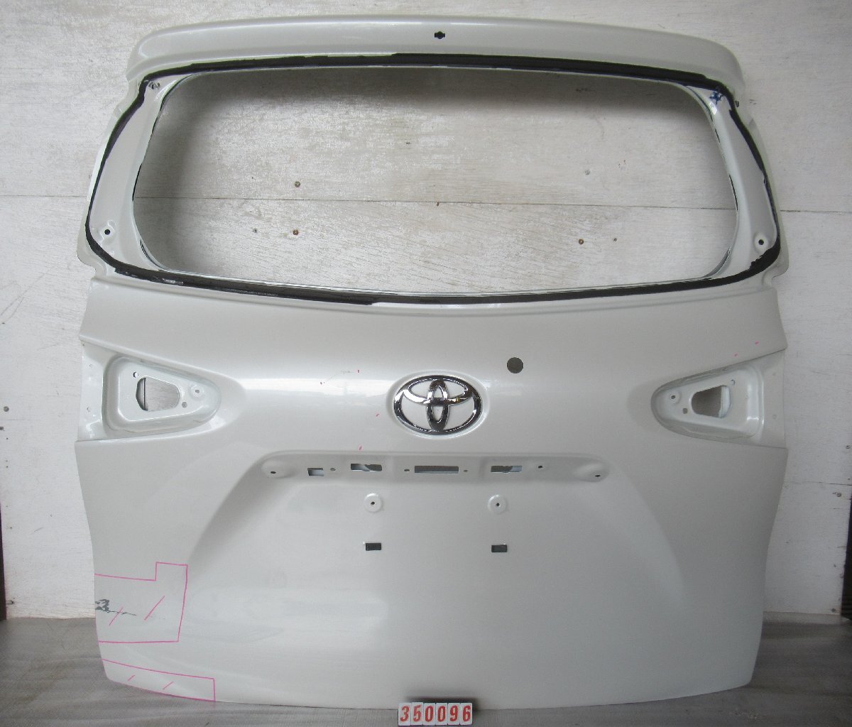 K.350096◇NSP170G/NSP172G/NCP175G/NHP170G【070】シエンタ/ハイブリッド 純正 リアゲート/バックドア 67005-52E60◇1A-8_画像1